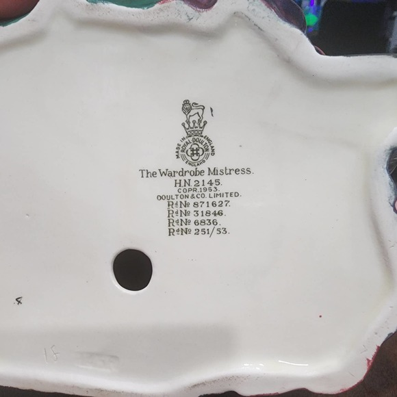 Royal Doulton The Wardrobe Mistress - Picture 7 of 8